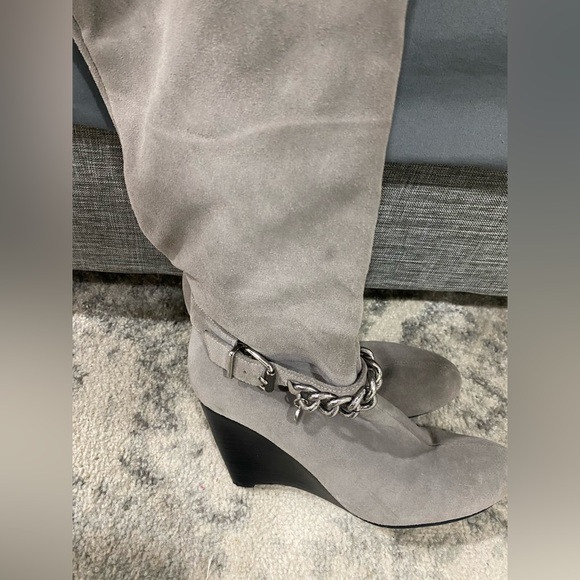 Like new BCBG gray leather boots with silver buckle - Picture 4 of 9